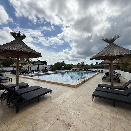 Hotel Mas Des Lys Saintes-Maries-de-la-Mer Buitenkant foto